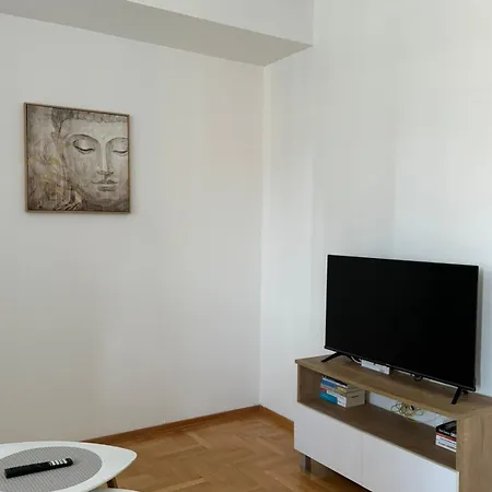 Golden Lux Central سكوبجي